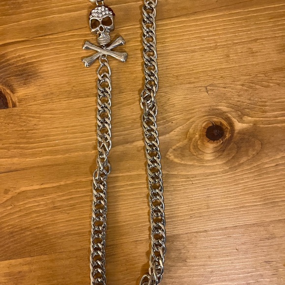Skull Jean chain - red rhinestones in skull - Picture 3 of 5